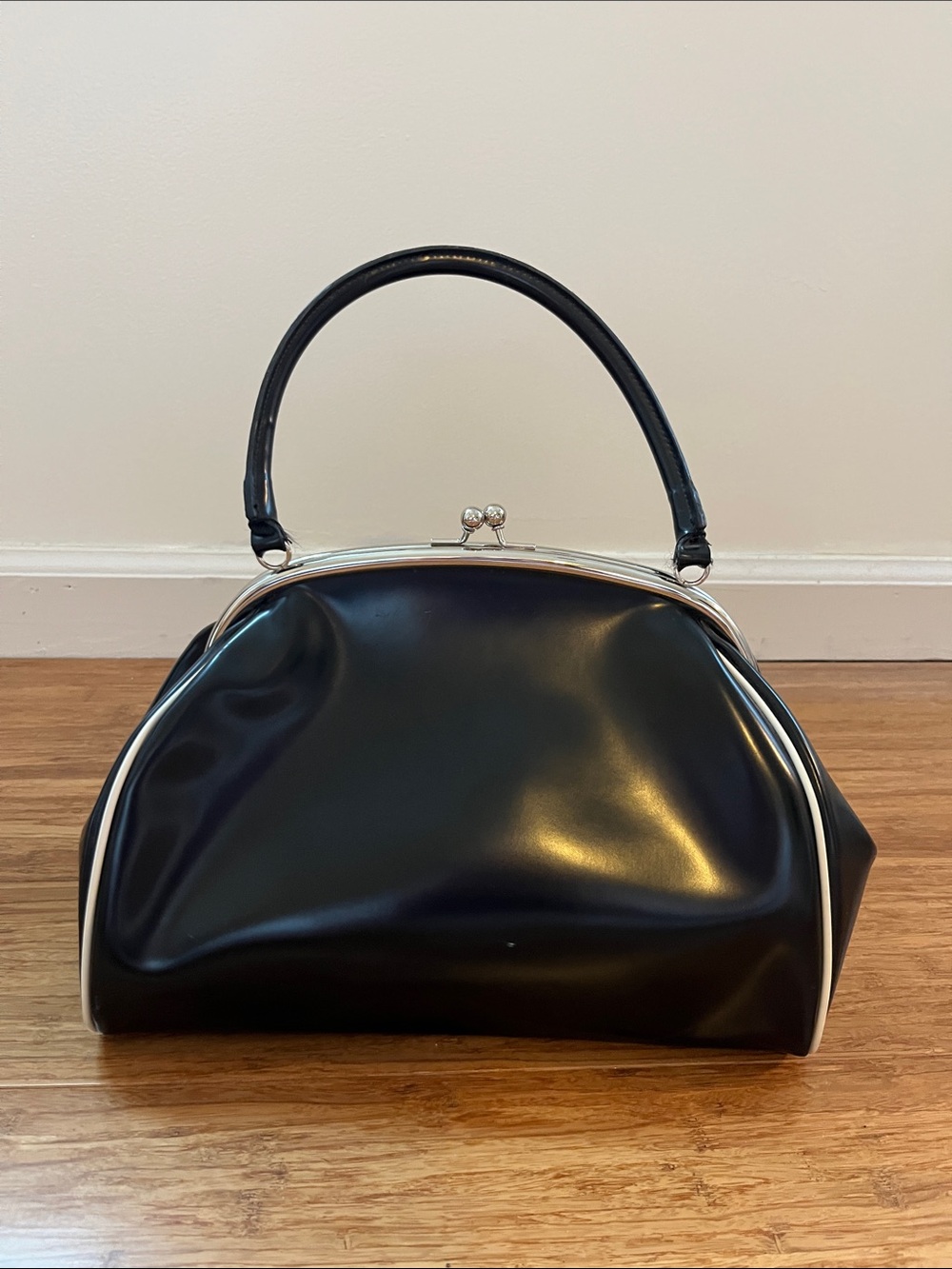 Vintage INC International Concepts Black Satchel with White Piping - Picture 4 of 9
